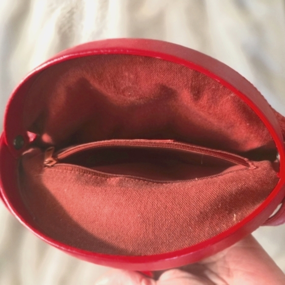 VINTAGE! Liz Claiborne Red Textured Shoulder Bag!Rare Find! Pull Open/Close - Picture 4 of 7